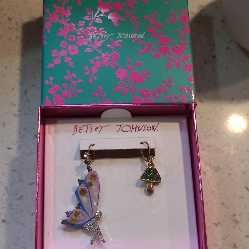 New In Box Betsy Johnson Mismatched Enchanted Ferry Earrings And Mushrooms